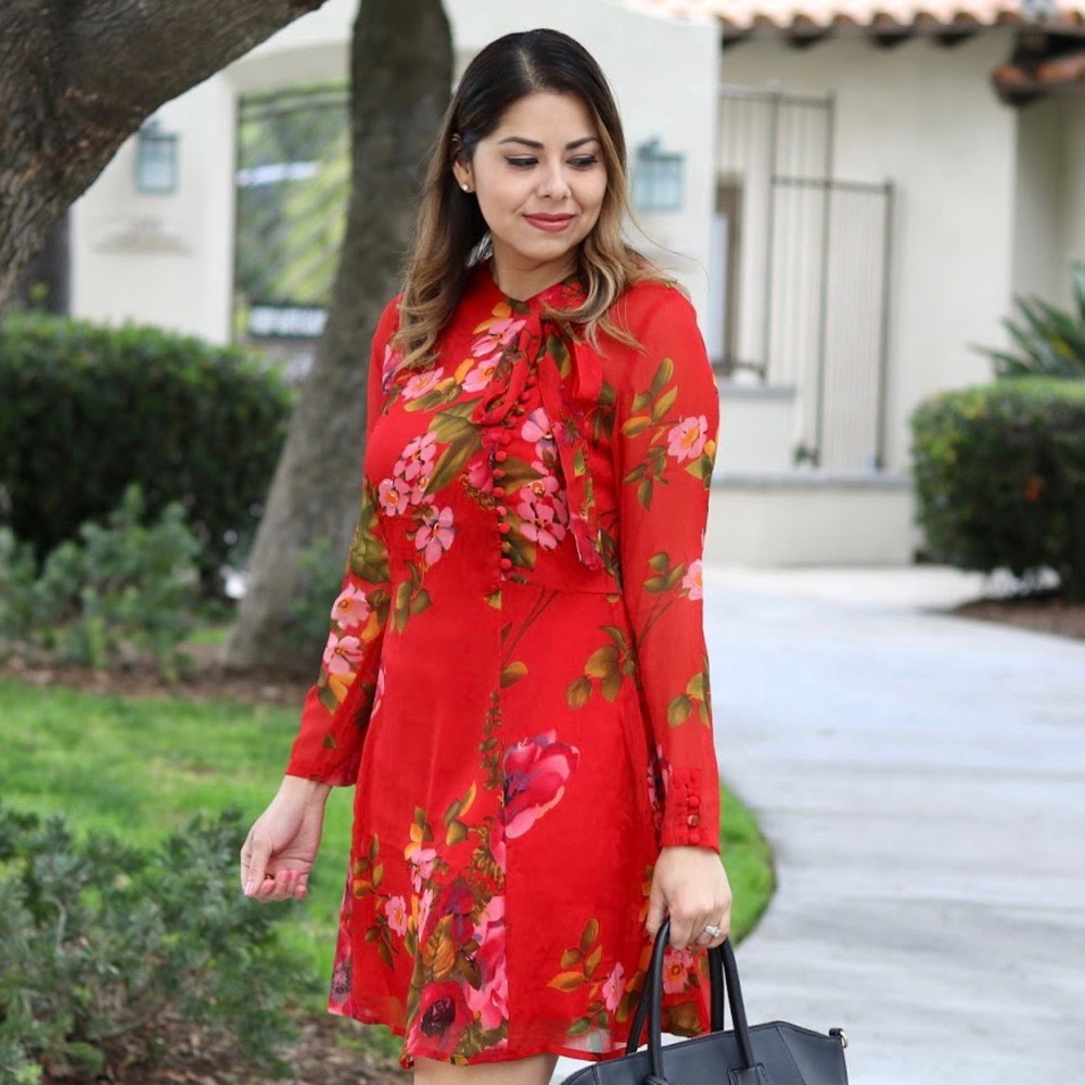 Elegant Red Floral Dress - Picture 2 of 8